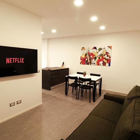 Hosting Studio - 2 Sondrio Exterior foto