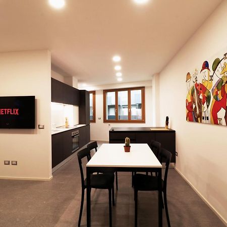 Hosting Studio - 2 Sondrio Exterior foto
